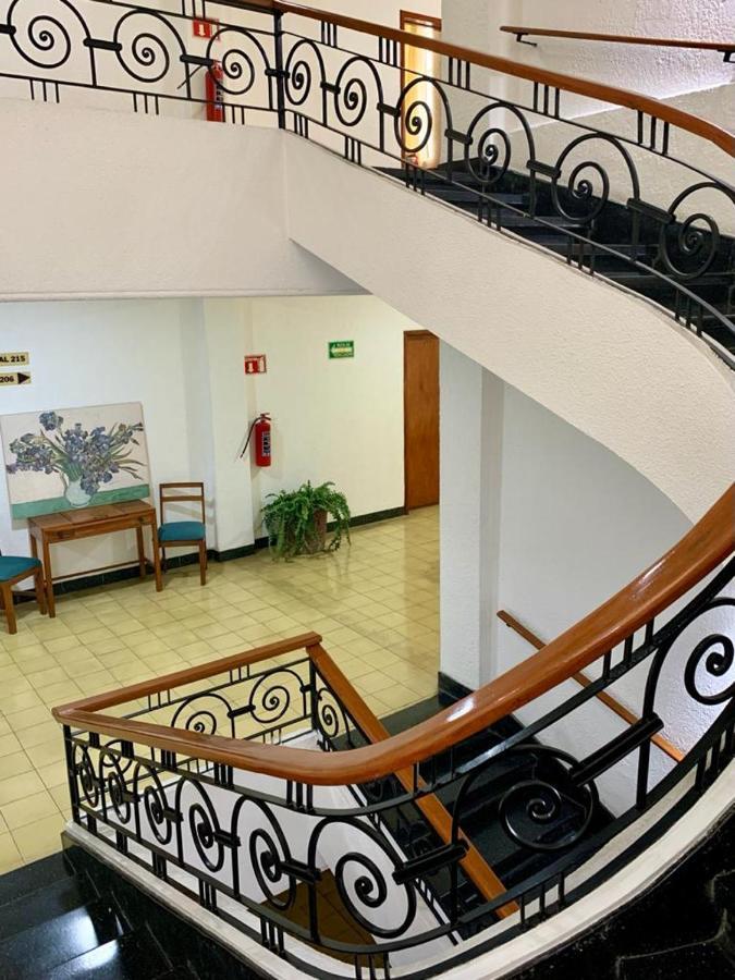 Hotel Capri De Leon Mexico Buitenkant foto