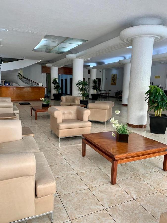 Hotel Capri De Leon Mexico Buitenkant foto